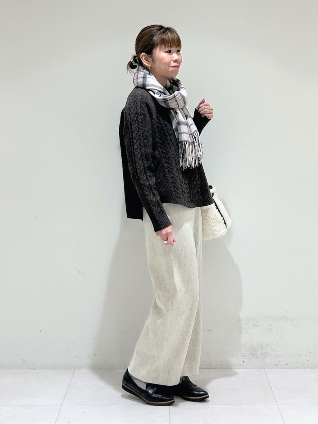 tsuyuさんの「INDIVI｜ウォッシャブルウールストール」を使ったコーディネート