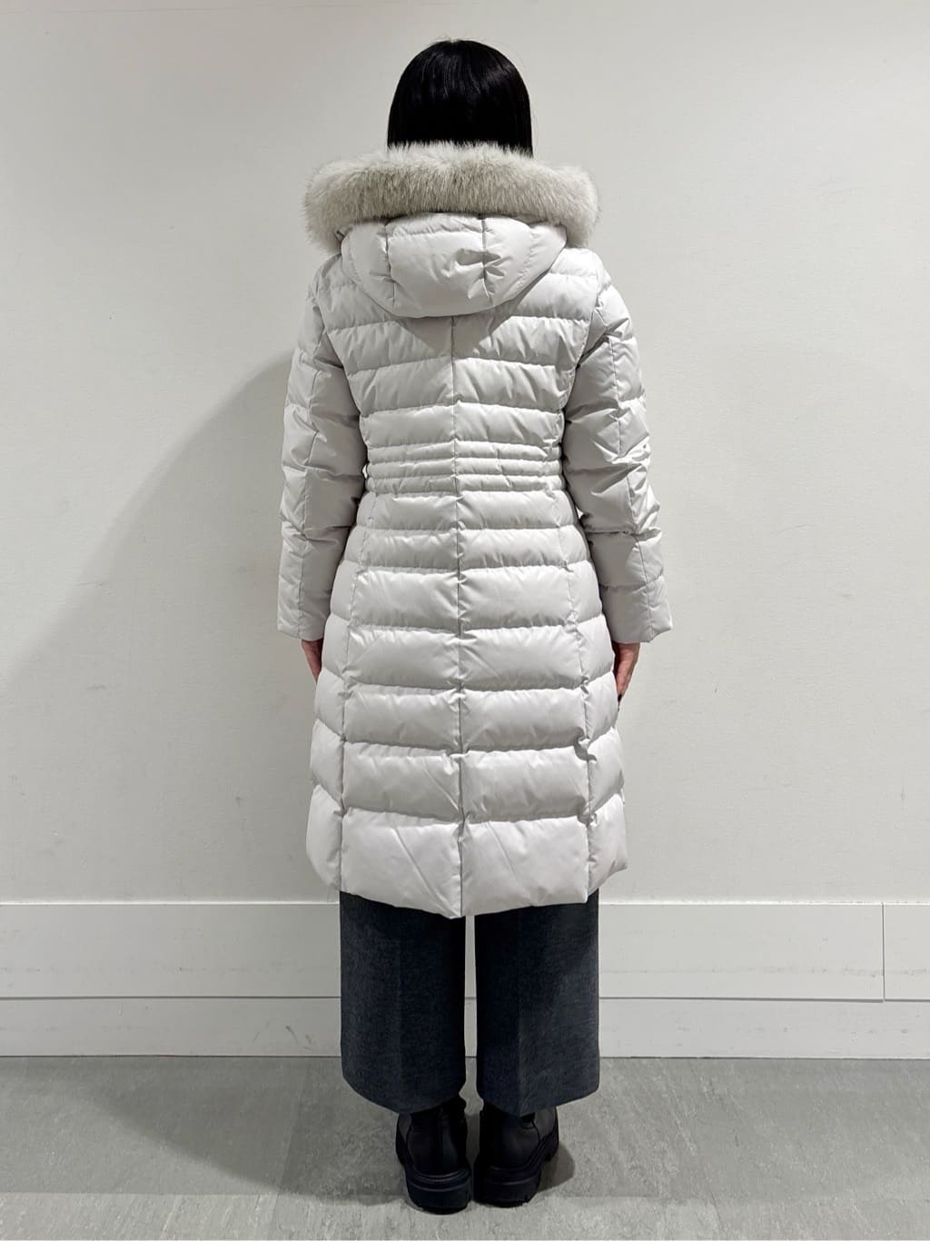 モエカさんの「UNTITLED｜【はっ水機能/フード取り外し可/防寒】ロングダウンコート」を使ったコーディネート