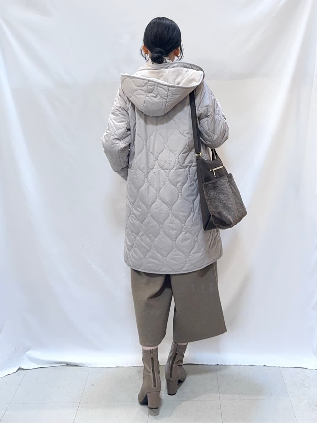 𝐇𝐢𝐫𝐨𝐦𝐢さんの「SHOO･LA･RUE｜【撥水/フード取り外し可】冬に嬉しいこだわり満載 ひょうたん柄キルトコート」を使ったコーディネート