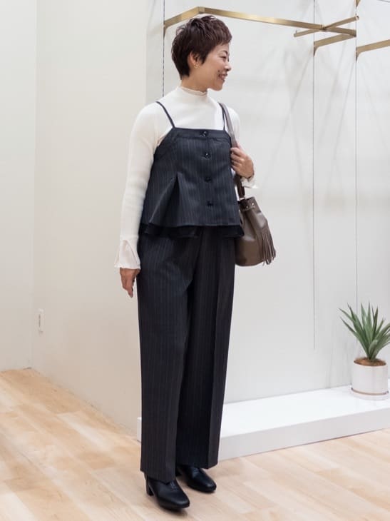 シュウコさんの「grove｜【2点SET/体型カバー】透け感とレイヤードで大人の遊び心を、ビスチェSET UP」を使ったコーディネート