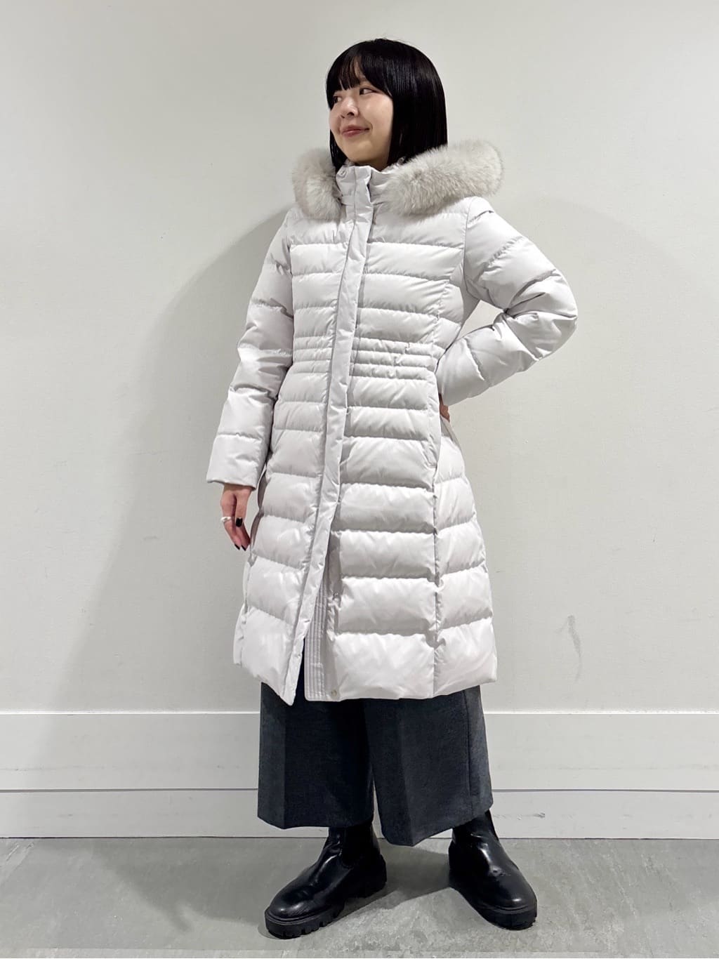モエカさんの「UNTITLED｜【はっ水機能/フード取り外し可/防寒】ロングダウンコート」を使ったコーディネート