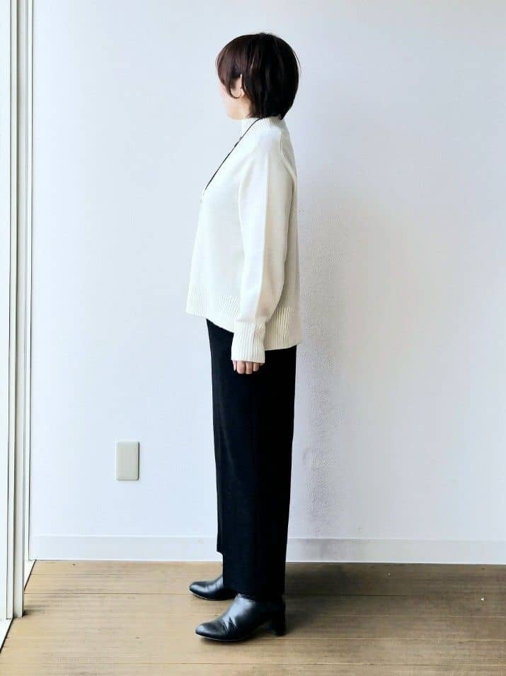 やじまさんの「UNTITLED｜【ジャケット風/メタルボタン】アルパカ混シャギーカーディガン」を使ったコーディネート