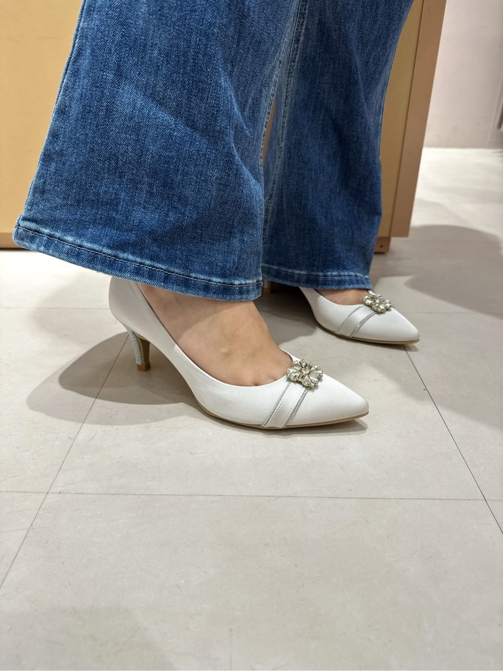 neinaさんの「ESPERANZA｜【12時間パンプス】約7．5cm／ビジューベルト パーティ-結婚式に最適」を使ったコーディネート