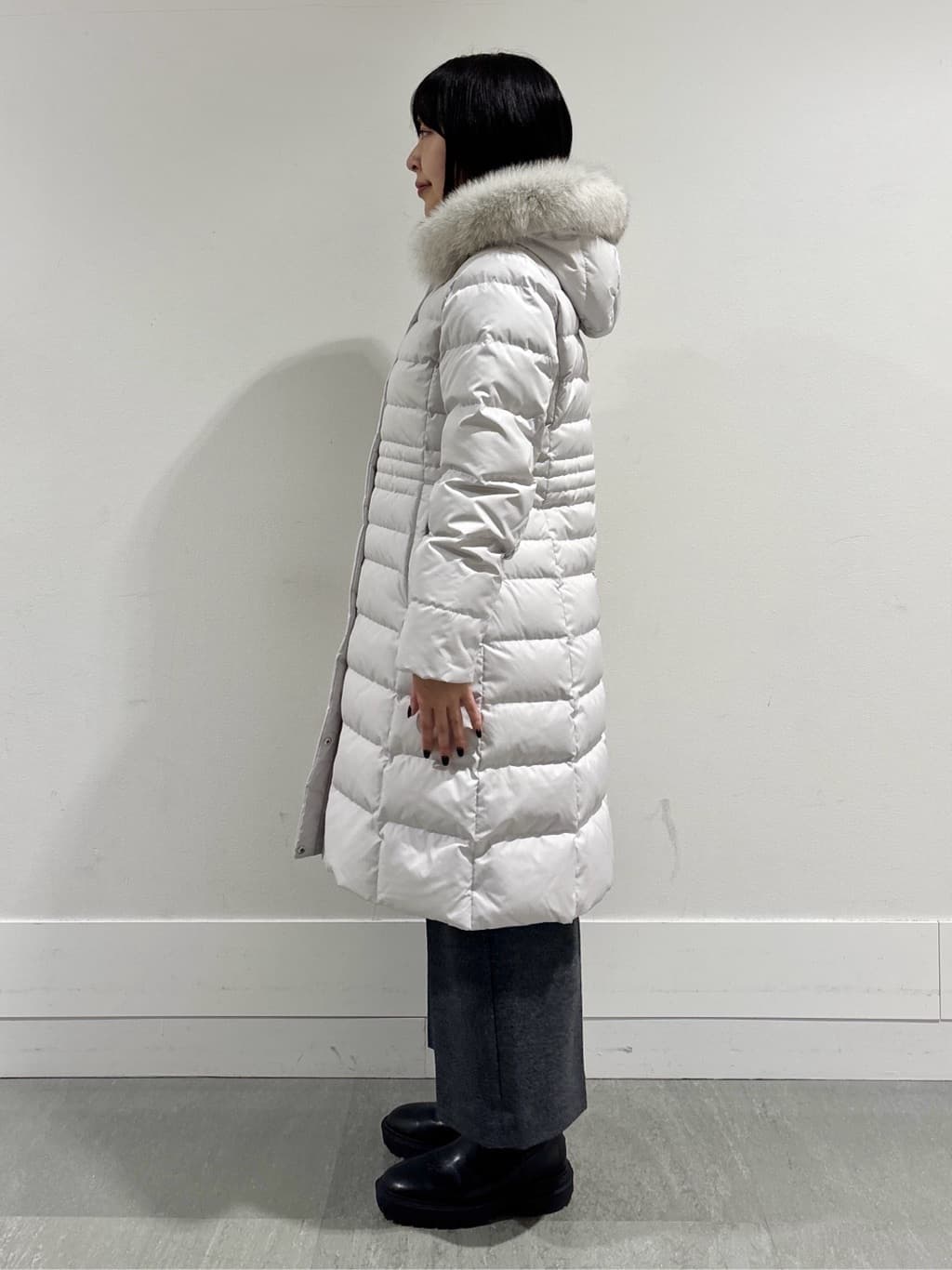 モエカさんの「UNTITLED｜【はっ水機能/フード取り外し可/防寒】ロングダウンコート」を使ったコーディネート