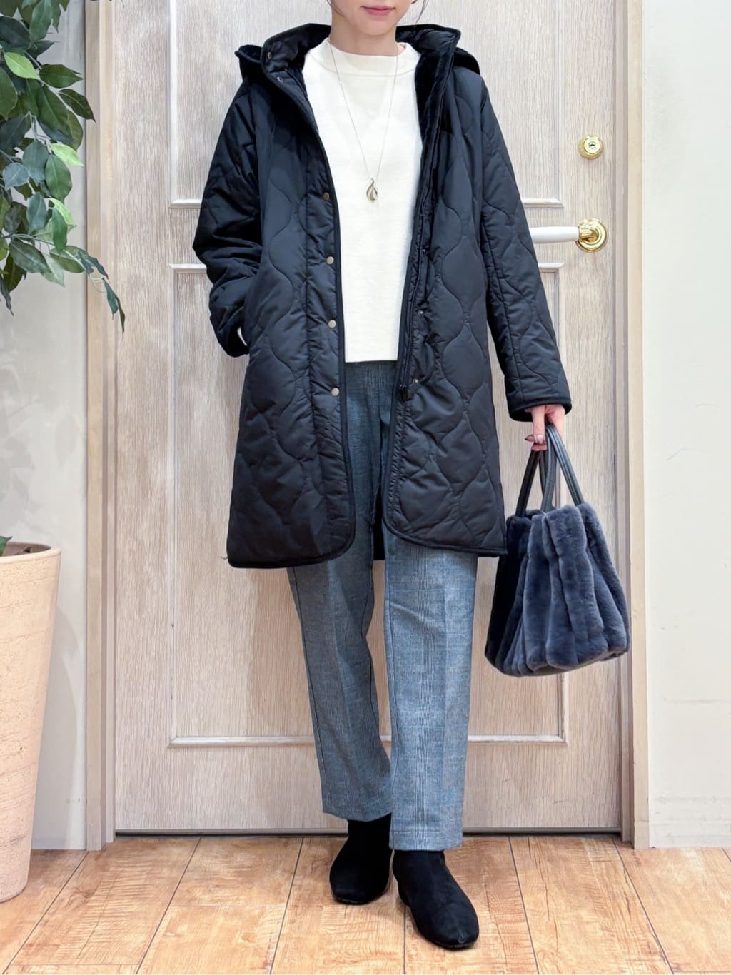 なみさんの「SHOO･LA･RUE｜【撥水/フード取り外し可】冬に嬉しいこだわり満載 ひょうたん柄キルトコート」を使ったコーディネート