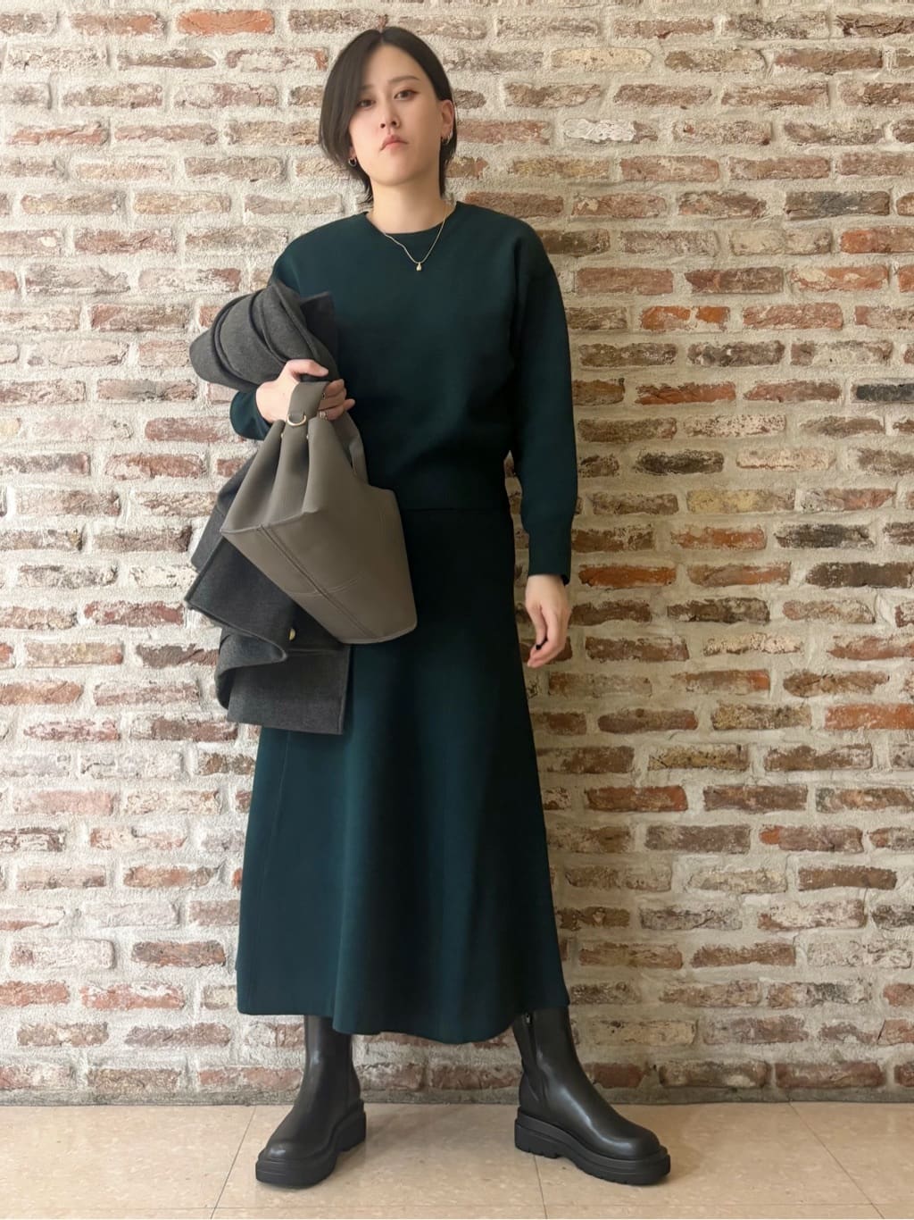 しばさんの「THE SHOP TK｜クラシカルな装い ウールライクスタンドカラーコート」を使ったコーディネート