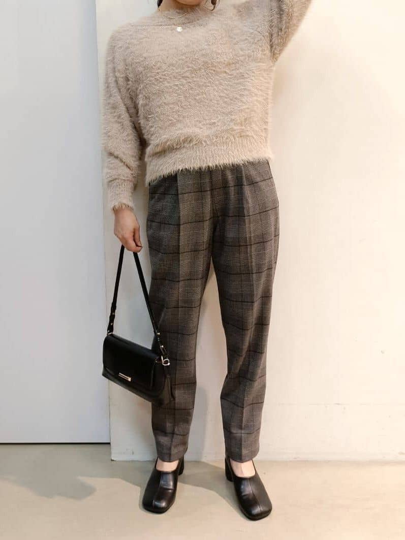 あんさんの「THE SHOP TK｜着るたびときめく ふんわりフェザーシャギーニット」を使ったコーディネート