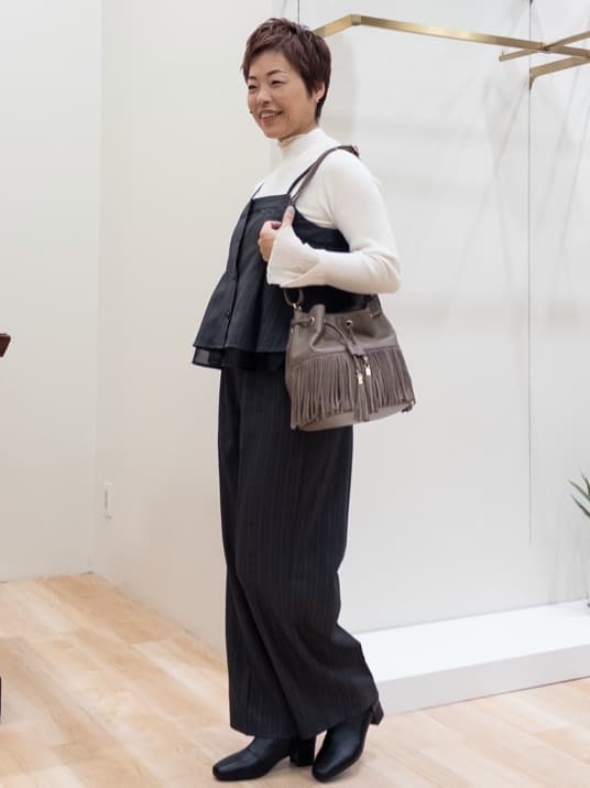 シュウコさんの「grove｜【2点SET/体型カバー】透け感とレイヤードで大人の遊び心を、ビスチェSET UP」を使ったコーディネート