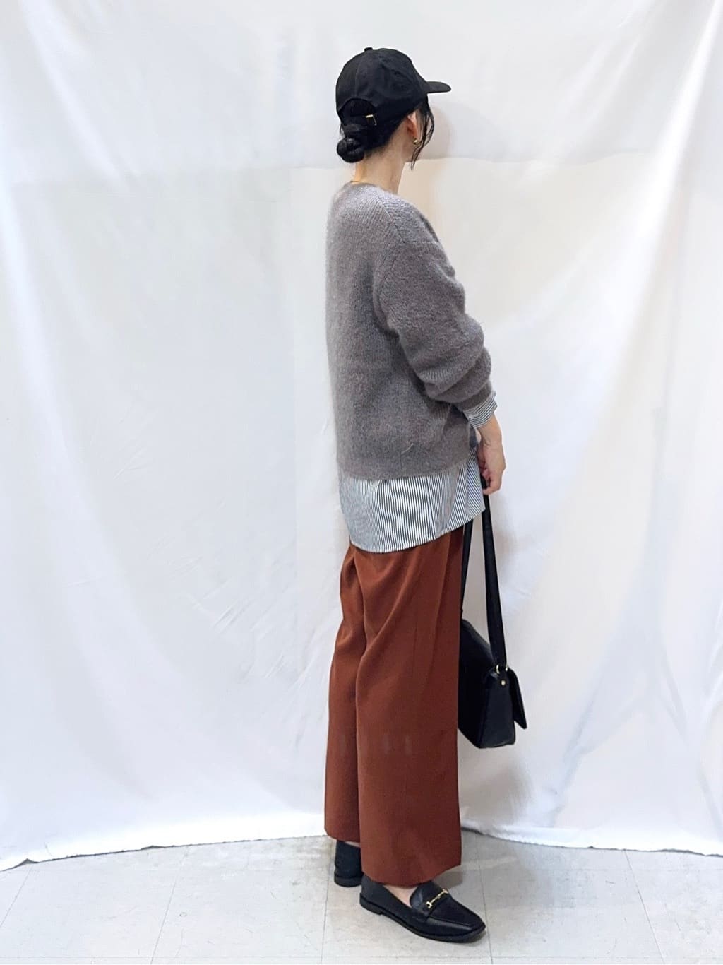 𝐇𝐢𝐫𝐨𝐦𝐢さんの「SHOO･LA･RUE｜【洗濯機可/S-LL/高レビュー】上品シルエットで美しい イージーワイドパンツ」を使ったコーディネート