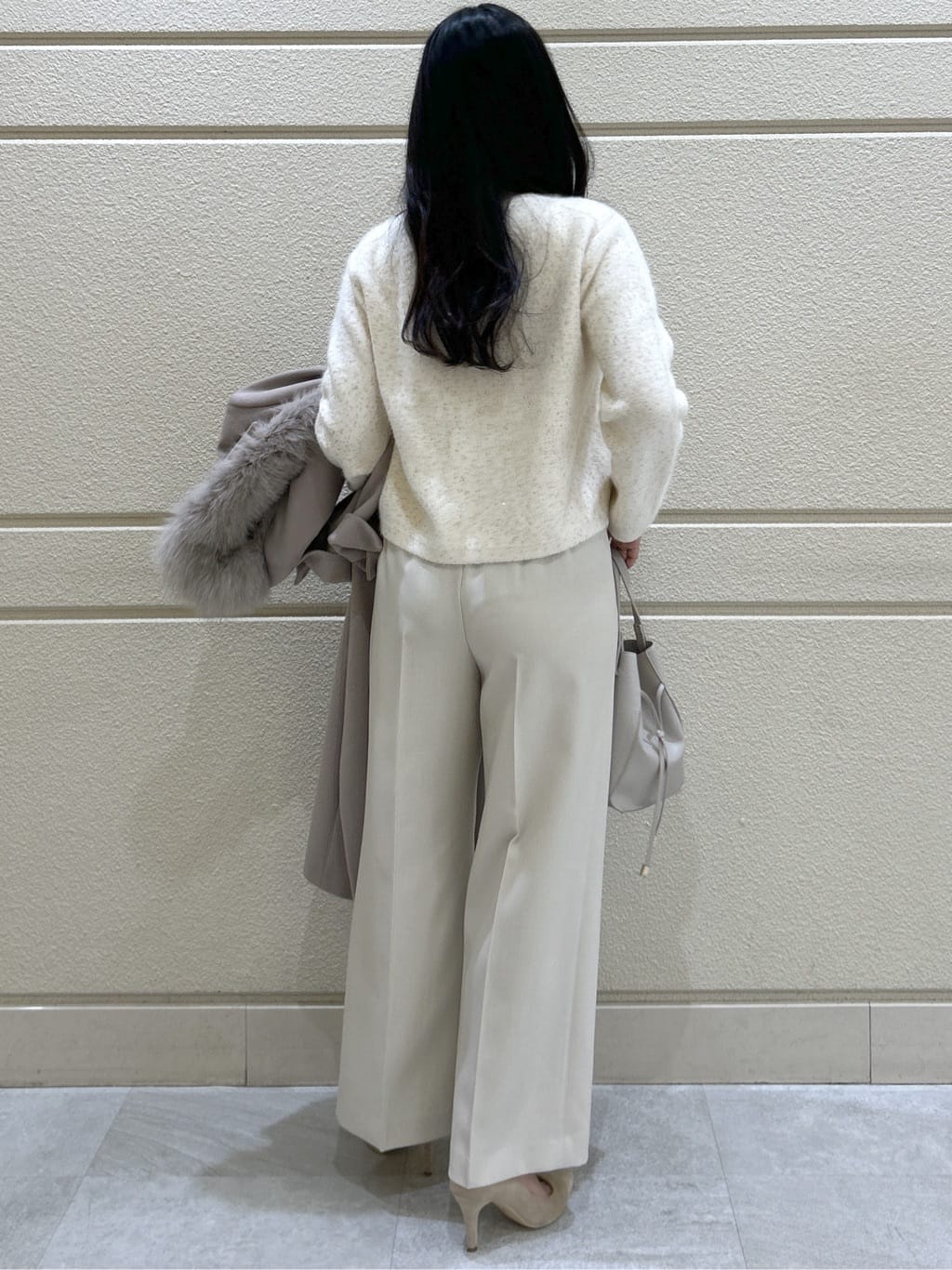 Momokaさんの「COUP DE CHANCE｜【フォックス混】ショート丈ニットトップス」を使ったコーディネート