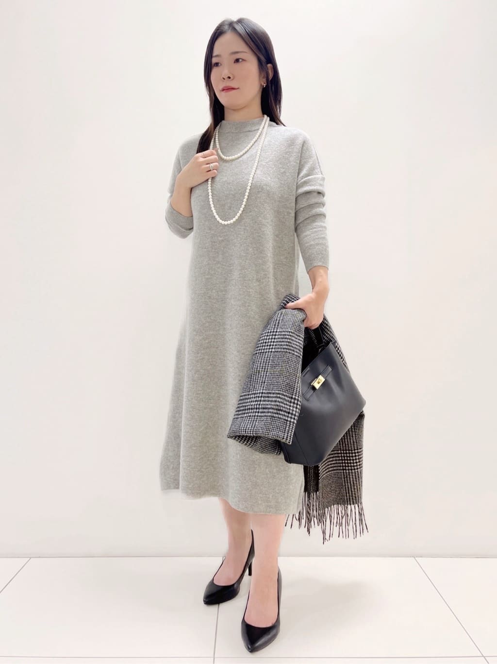 Ukiさんの「UNTITLED｜【ロング丈/ゆったりシルエット】テントライン ニットワンピース」を使ったコーディネート