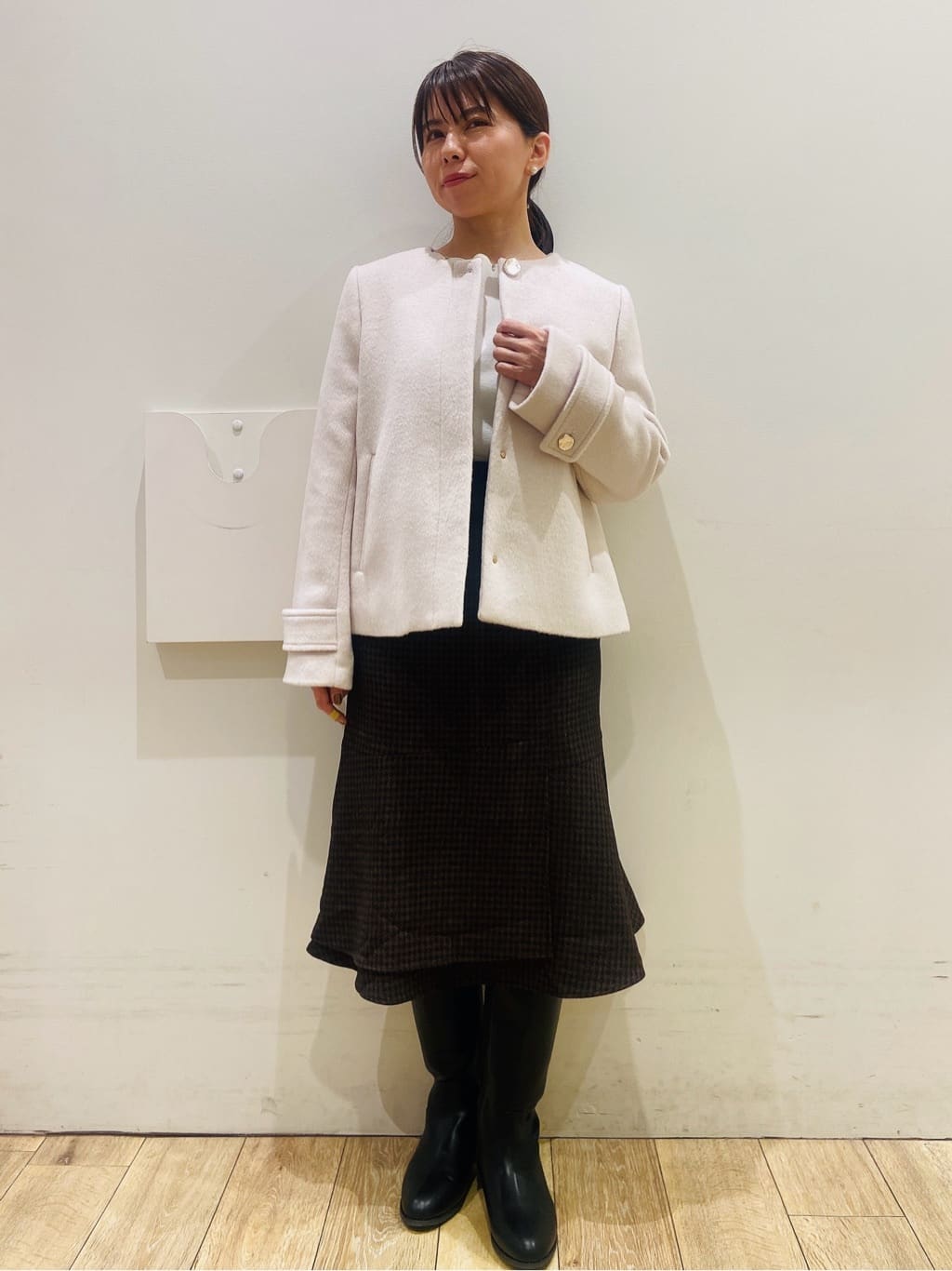 YUKOさんの「index｜ラメスカラップビジューデザインニット【洗濯機OK】《6col／S～LL》」を使ったコーディネート