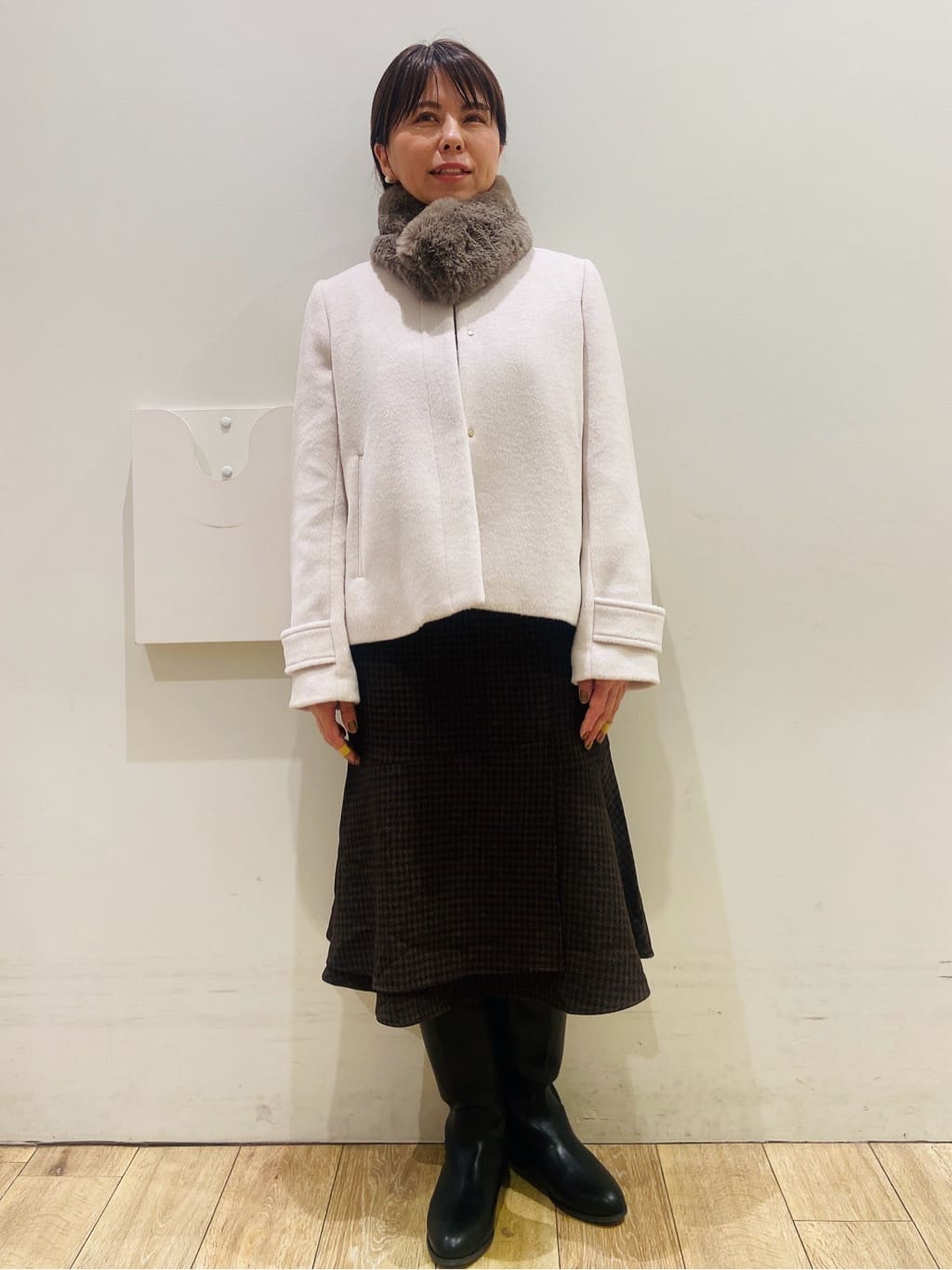 YUKOさんの「index｜ラメスカラップビジューデザインニット【洗濯機OK】《6col／S～LL》」を使ったコーディネート
