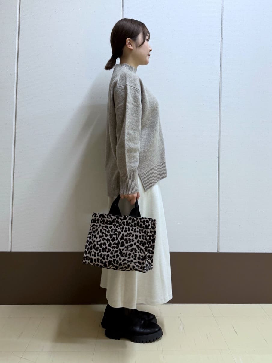 Rikoさんの「INDIVI｜【冬ニット人気NO．1！／カシミヤ混】ミドルゲージハイネックニット」を使ったコーディネート