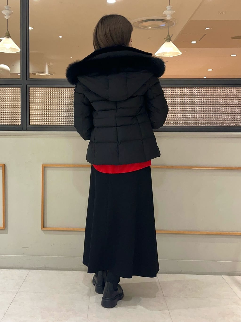kumiさんの「INDIVI｜【名品／撥水／抗菌防臭】ショート丈リサイクルダウンコート」を使ったコーディネート
