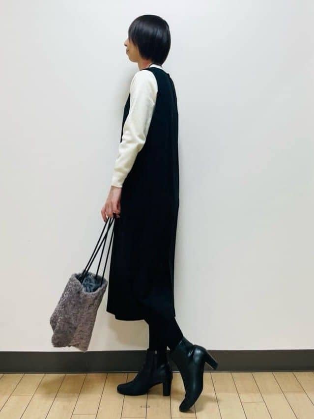 Riiさんの「Reflect｜【すっきりシルエット】スエードライクジャンパースカ―ト」を使ったコーディネート