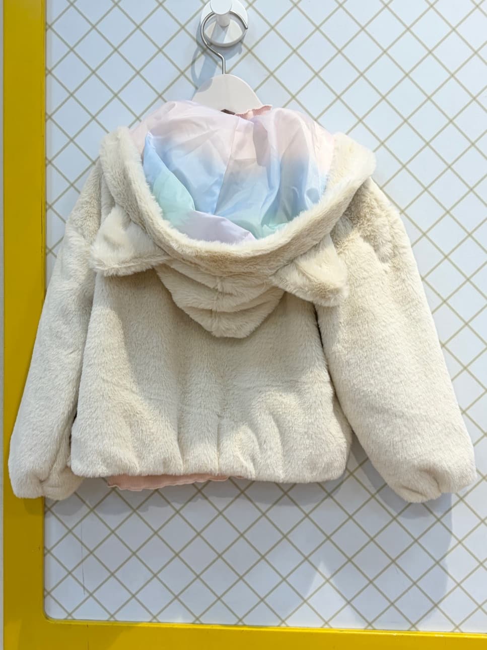 蒼さんの「SHOO･LA･RUE｜【100-120cm/トドラー】耳付きエコファーパーカ」を使ったコーディネート