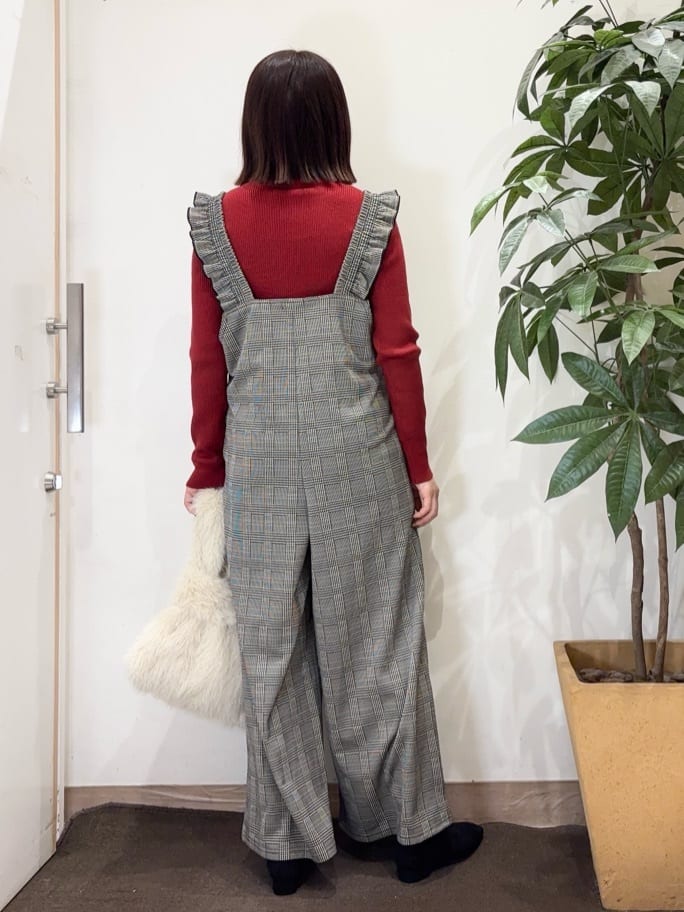 宗形さんの「SHOO･LA･RUE｜【あったか】大人のための チェック柄フリルサロペット」を使ったコーディネート