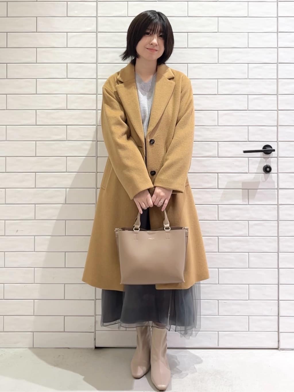 しおりさんの「OPAQUE.CLIP｜カシミヤブレンドウールチェスターコート」を使ったコーディネート