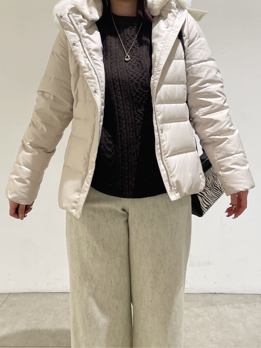 emikaさんの「INDIVI｜【洗える】ケーブルデザイン ラウンドヘムニット」を使ったコーディネート