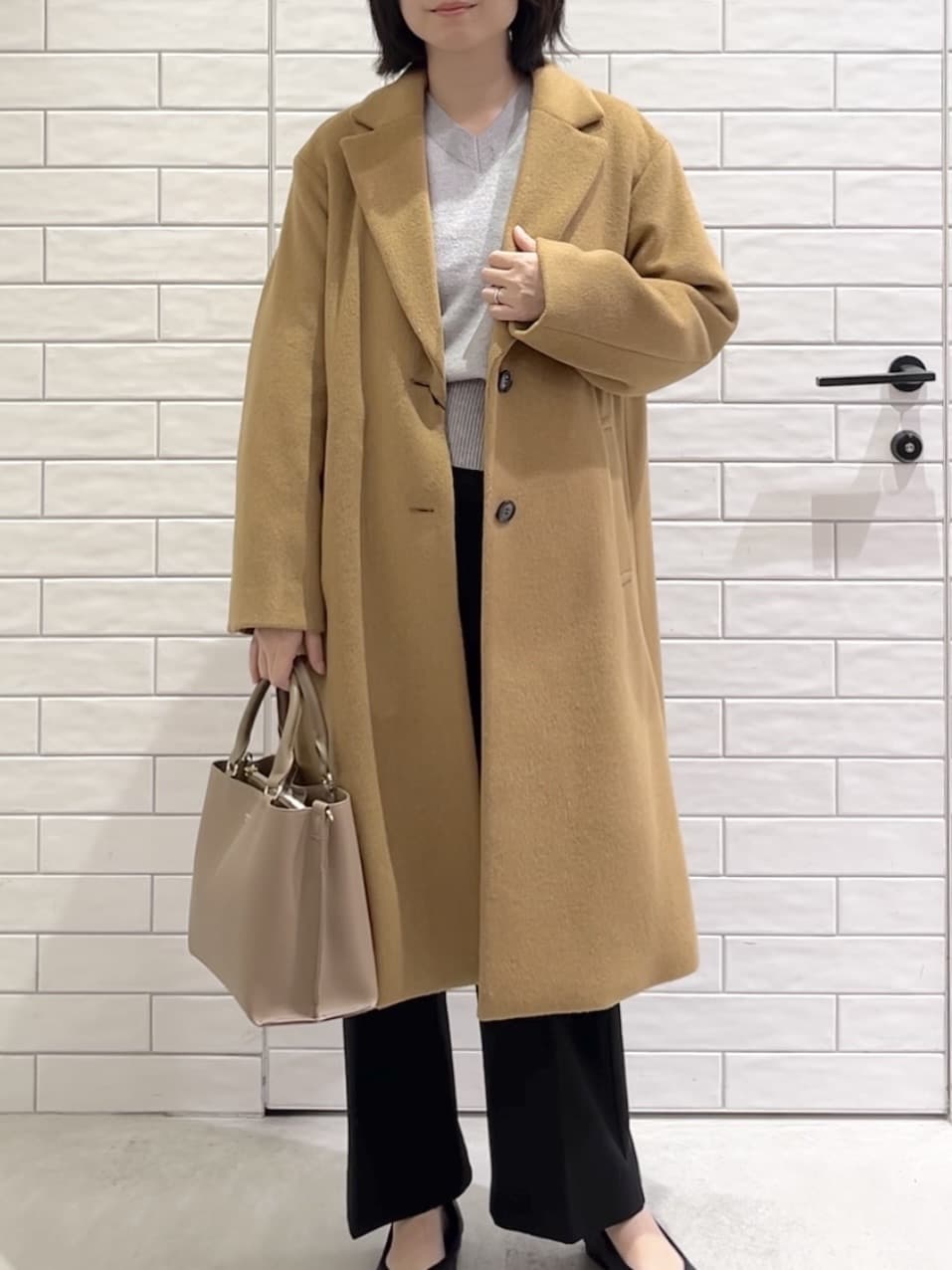 しおりさんの「OPAQUE.CLIP｜カシミヤブレンドウールチェスターコート」を使ったコーディネート
