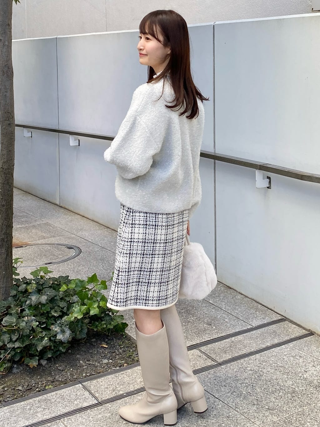 みさかさんの「index｜リボンブローチフィルムラメフェザーカーディガン【洗濯機OK】」を使ったコーディネート