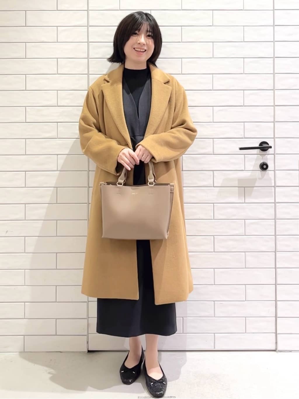 しおりさんの「OPAQUE.CLIP｜カシミヤブレンドウールチェスターコート」を使ったコーディネート