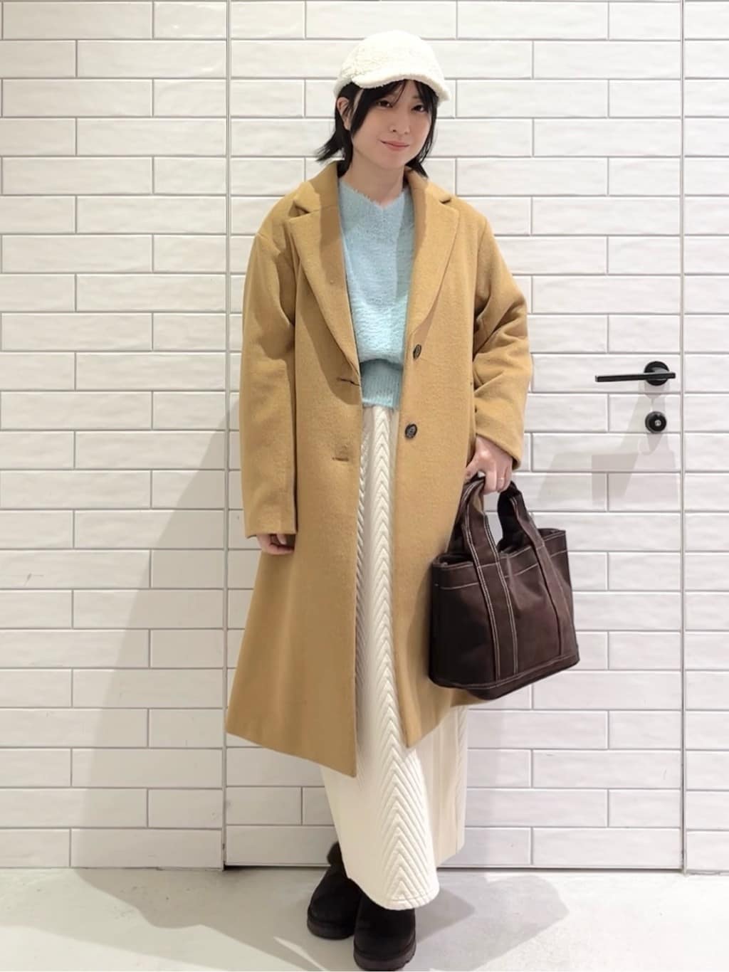 しおりさんの「OPAQUE.CLIP｜カシミヤブレンドウールチェスターコート」を使ったコーディネート