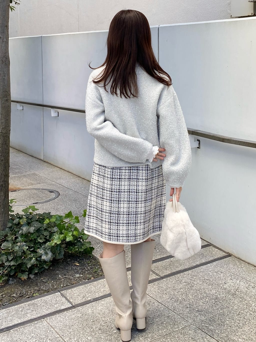 みさかさんの「index｜リボンブローチフィルムラメフェザーカーディガン【洗濯機OK】」を使ったコーディネート