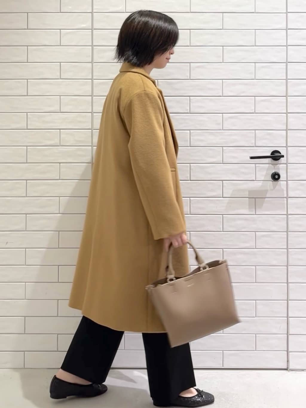 しおりさんの「OPAQUE.CLIP｜カシミヤブレンドウールチェスターコート」を使ったコーディネート