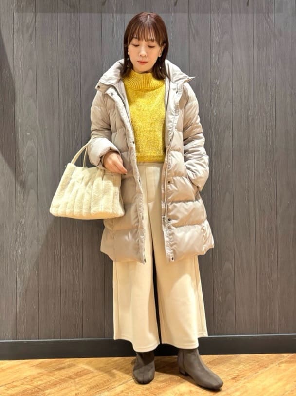 meiさんの「SHOO･LA･RUE｜【洗濯機可/撥水】フェイクファーフード ロングダウン」を使ったコーディネート