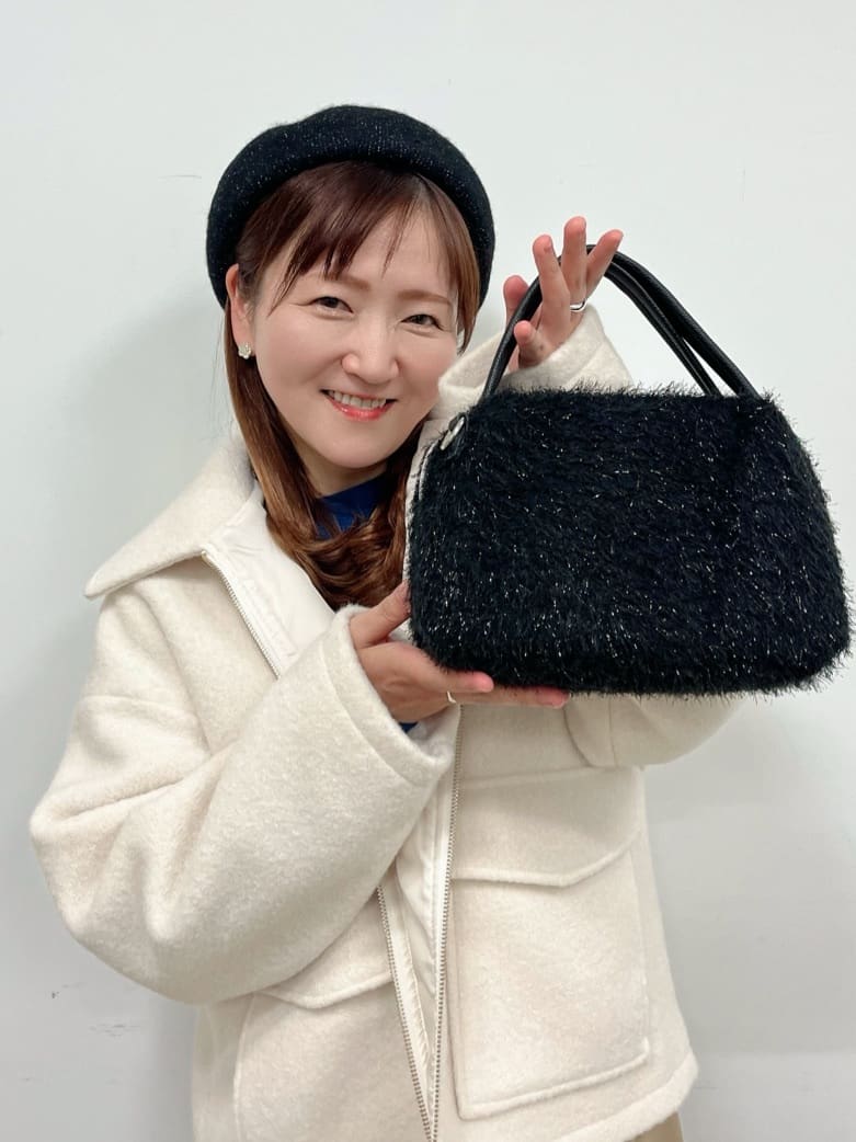 ゆっきーさんの「SHOO･LA･RUE｜【S-LL】大人の抜け感 合皮フレアスカート」を使ったコーディネート