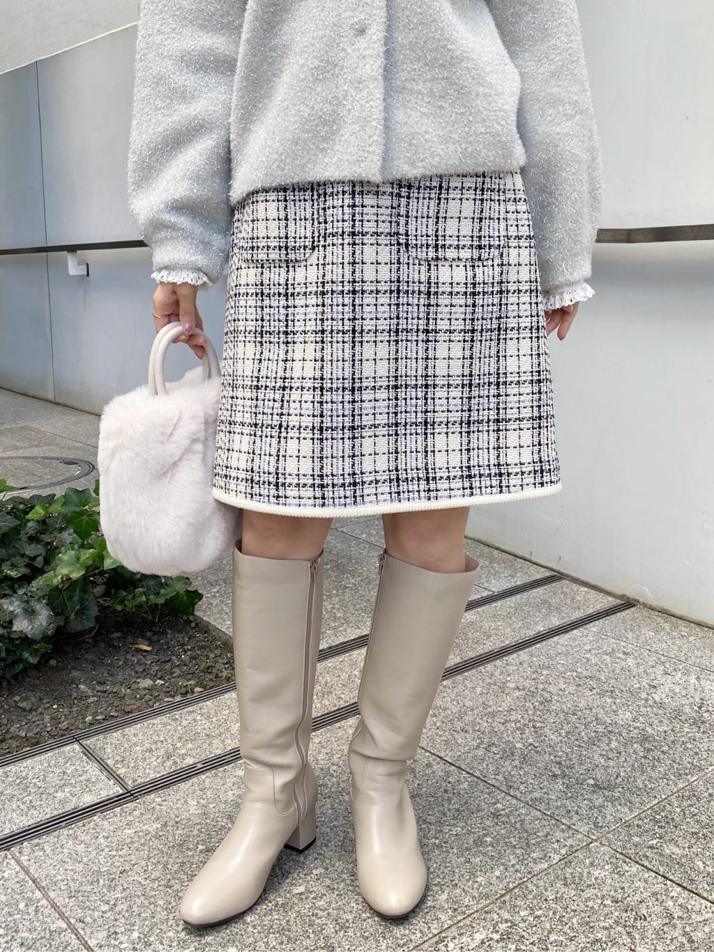 みさかさんの「index｜リボンブローチフィルムラメフェザーカーディガン【洗濯機OK】」を使ったコーディネート