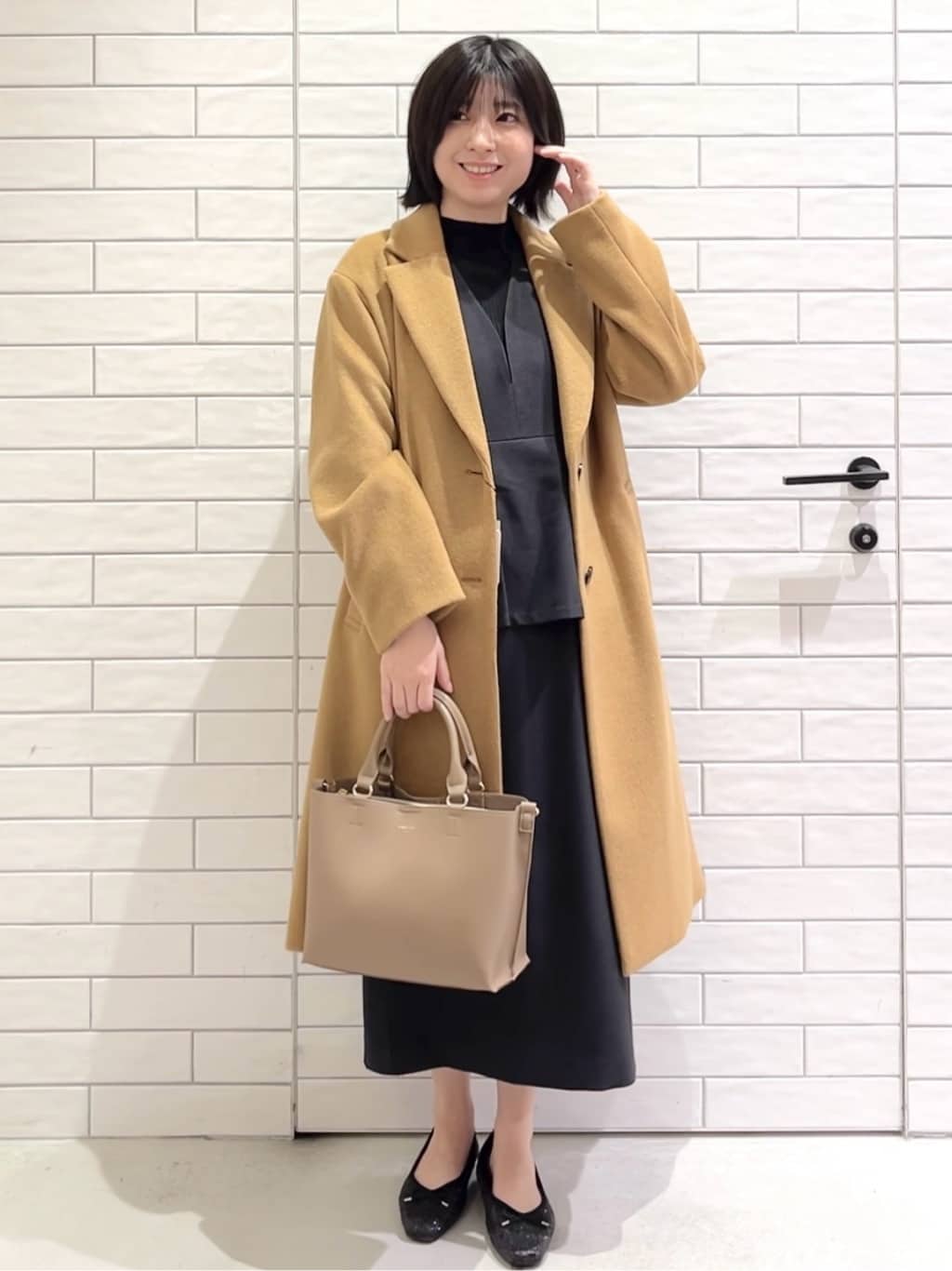 しおりさんの「OPAQUE.CLIP｜カシミヤブレンドウールチェスターコート」を使ったコーディネート
