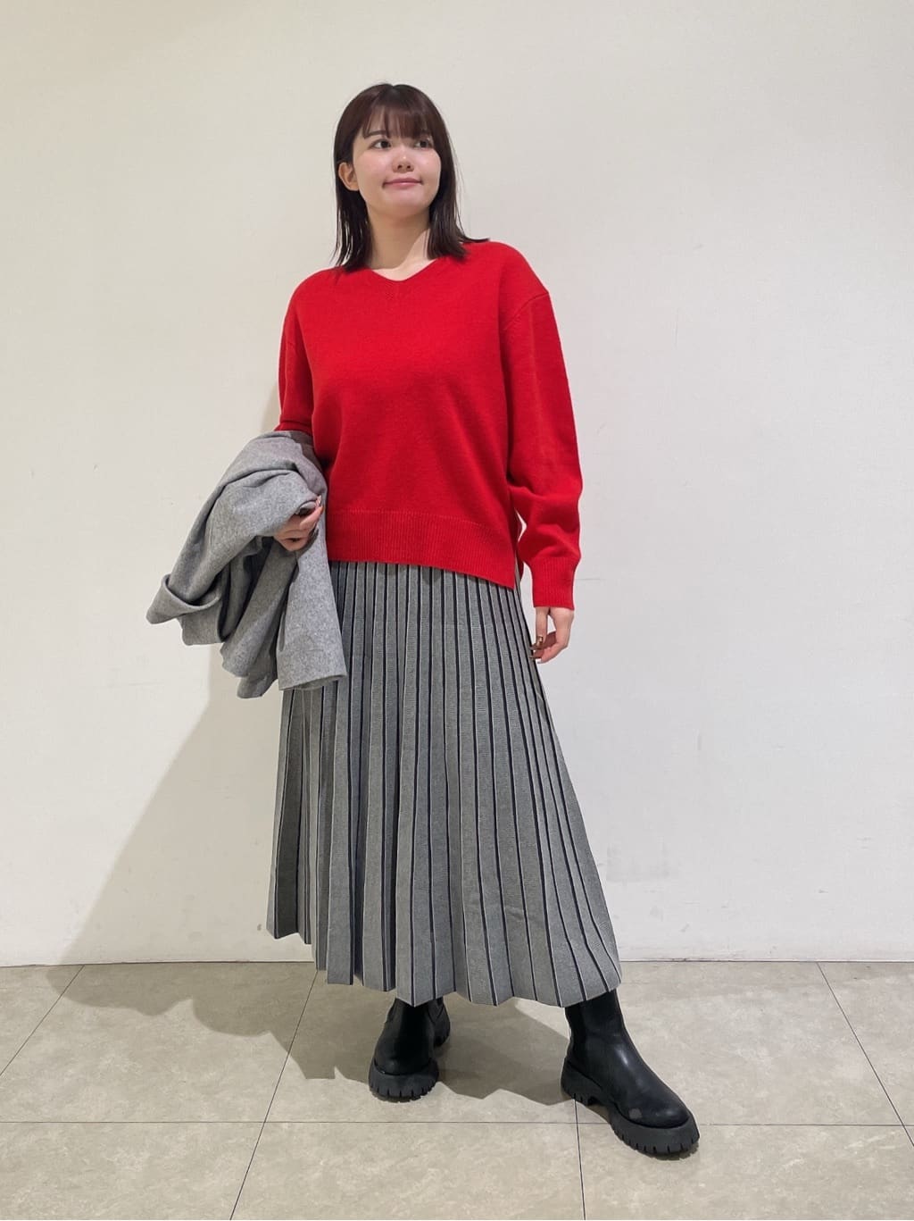 emikaさんの「INDIVI｜【軽やか／ゆったり】ウール混ショートトレンチコート」を使ったコーディネート