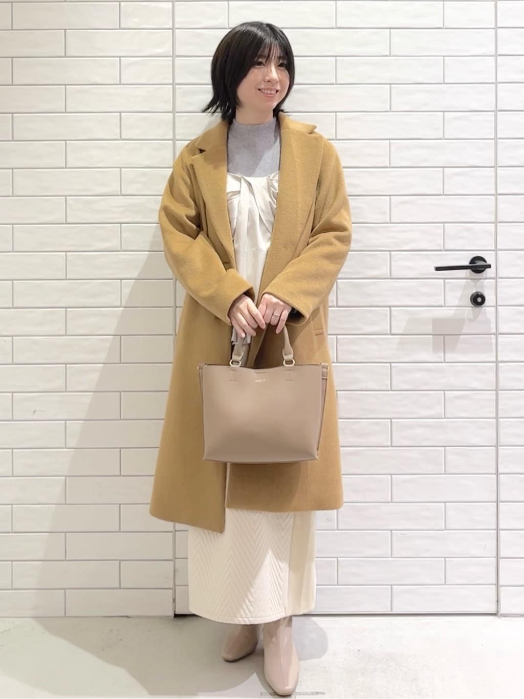 しおりさんの「OPAQUE.CLIP｜カシミヤブレンドウールチェスターコート」を使ったコーディネート