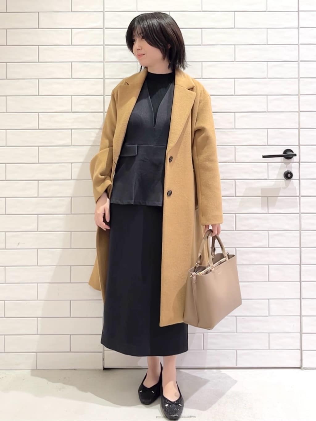 しおりさんの「OPAQUE.CLIP｜カシミヤブレンドウールチェスターコート」を使ったコーディネート