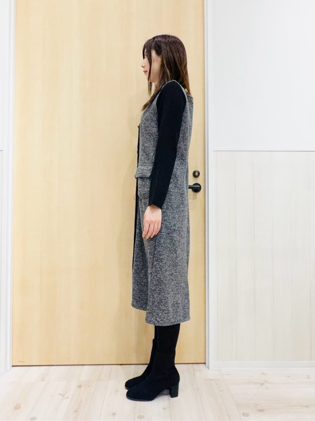 Naさんの「SHOO･LA･RUE｜【洗濯機可/S-LL】スカラップネックが上品な ビジュー付きニット」を使ったコーディネート