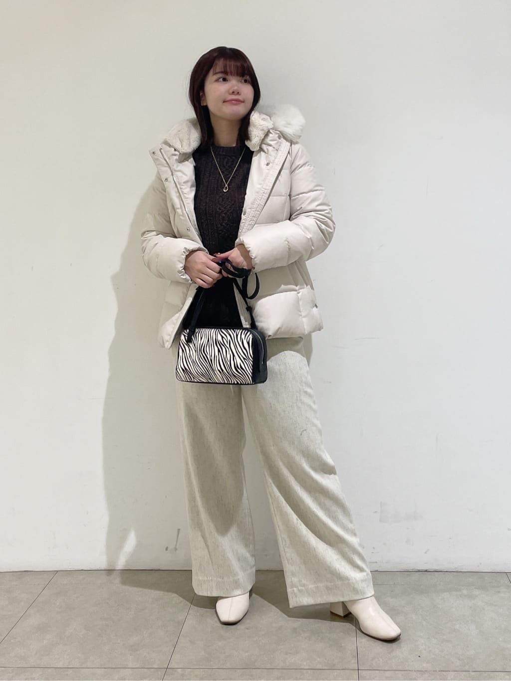 emikaさんの「INDIVI｜【洗える】ケーブルデザイン ラウンドヘムニット」を使ったコーディネート