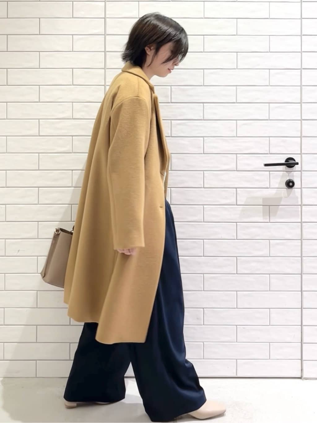 しおりさんの「OPAQUE.CLIP｜カシミヤブレンドウールチェスターコート」を使ったコーディネート