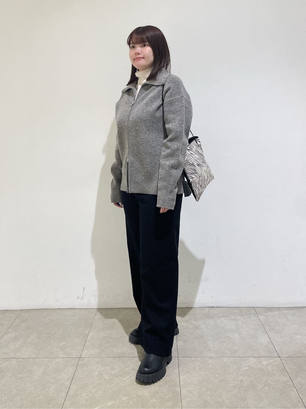 emikaさんの「INDIVI｜【洗える】カラーネップ ダブルジップカーディガン」を使ったコーディネート