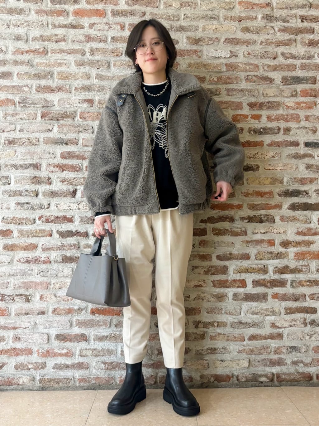 しばさんの「THE SHOP TK｜マシュマロタッチ ボアボンバージャケット」を使ったコーディネート
