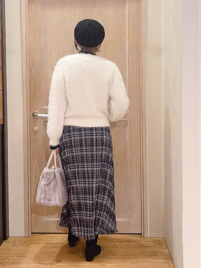 ハリーさんの「SHOO･LA･RUE｜ラメ入りバスクベレー」を使ったコーディネート