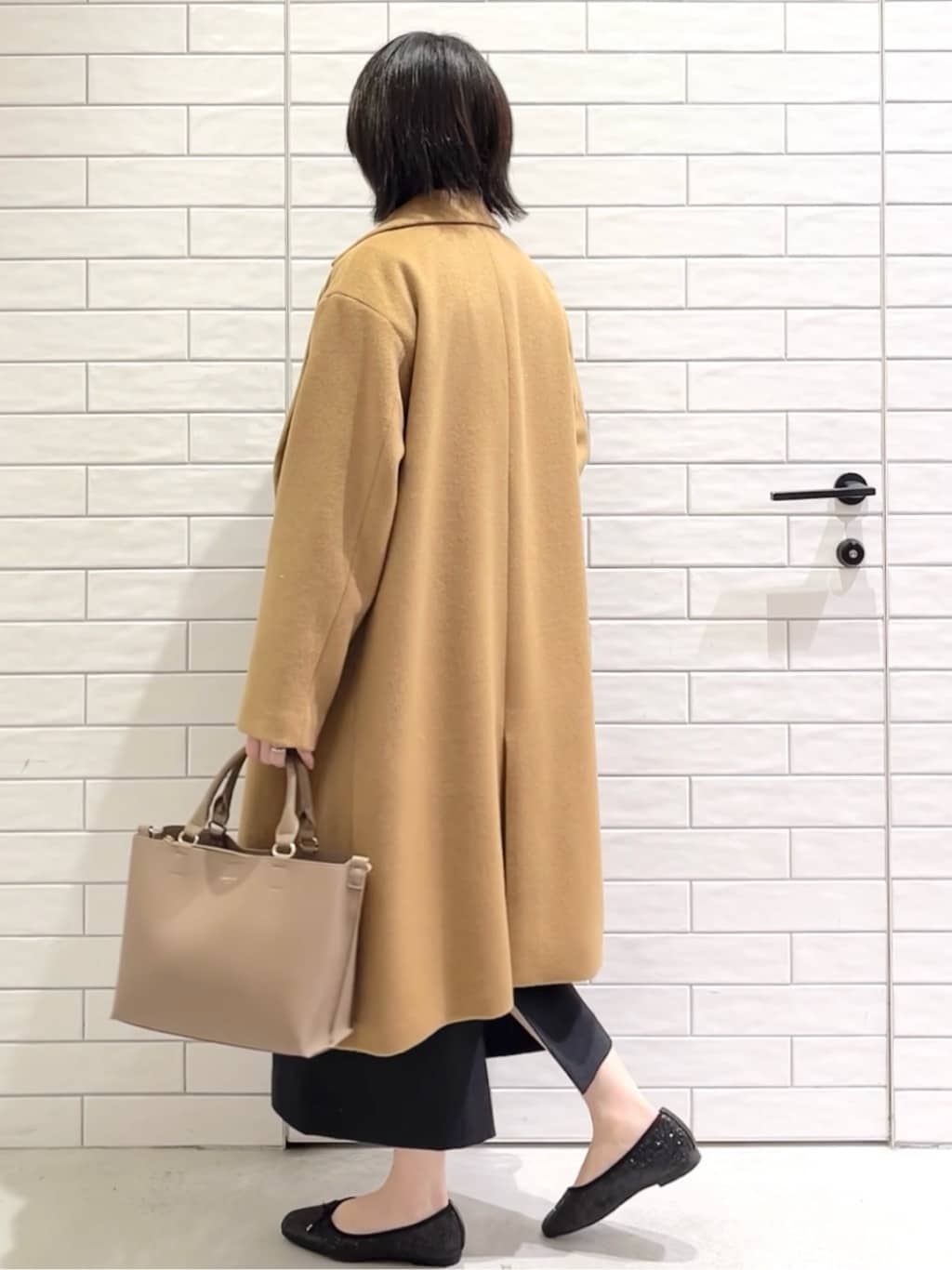 しおりさんの「OPAQUE.CLIP｜カシミヤブレンドウールチェスターコート」を使ったコーディネート