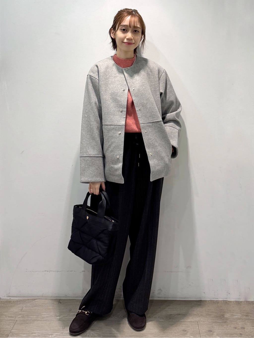 ぶまりんさんの「OPAQUE.CLIP｜ピンストライプイージーワイドパンツ【吸湿発熱／ストレッチ／洗濯機OK】」を使ったコーディネート