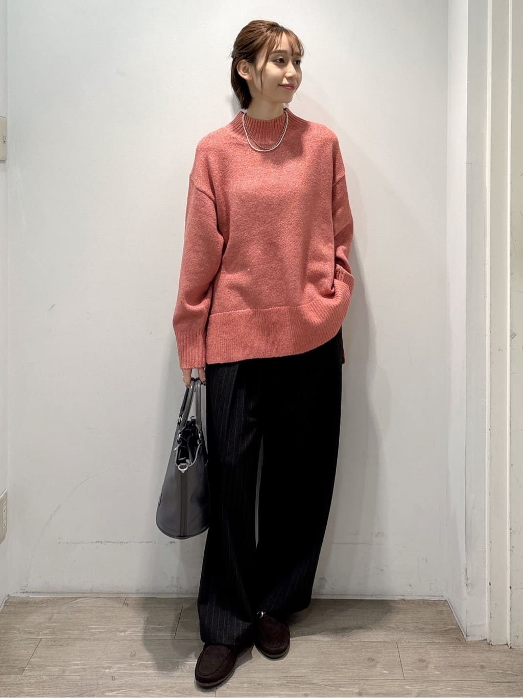 ぶまりんさんの「OPAQUE.CLIP｜ピンストライプイージーワイドパンツ【吸湿発熱／ストレッチ／洗濯機OK】」を使ったコーディネート