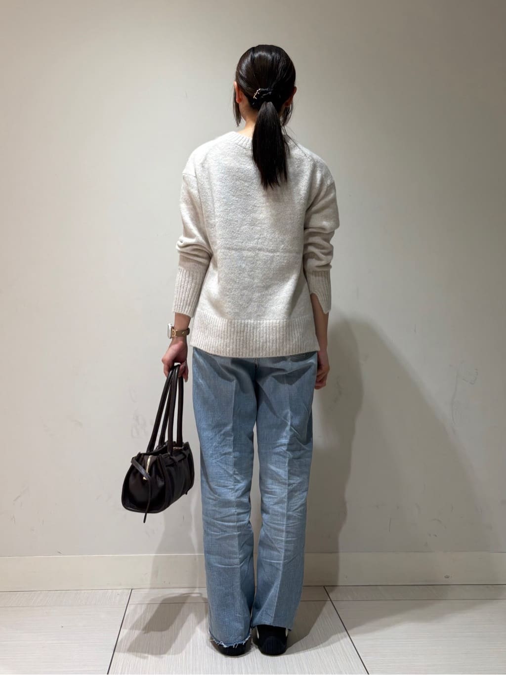 やなぎさんの「DRESSTERIOR｜センタープレス ワイドストレートデニム」を使ったコーディネート