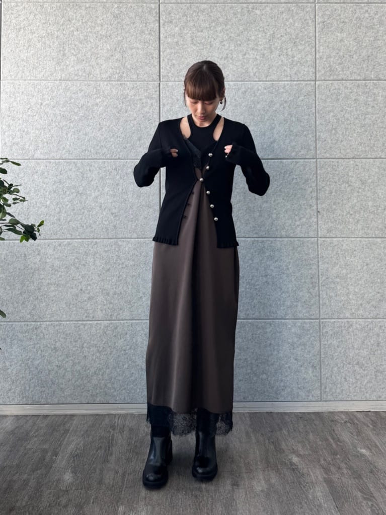 designer yukaさんの「CODE A｜metal buttons knit cardigan」を使ったコーディネート