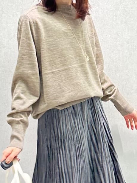 Miwaさんの「UNTITLED｜【アンサンブル可/洗える】シルクウールカシミヤ ドルマンスリーブニット」を使ったコーディネート