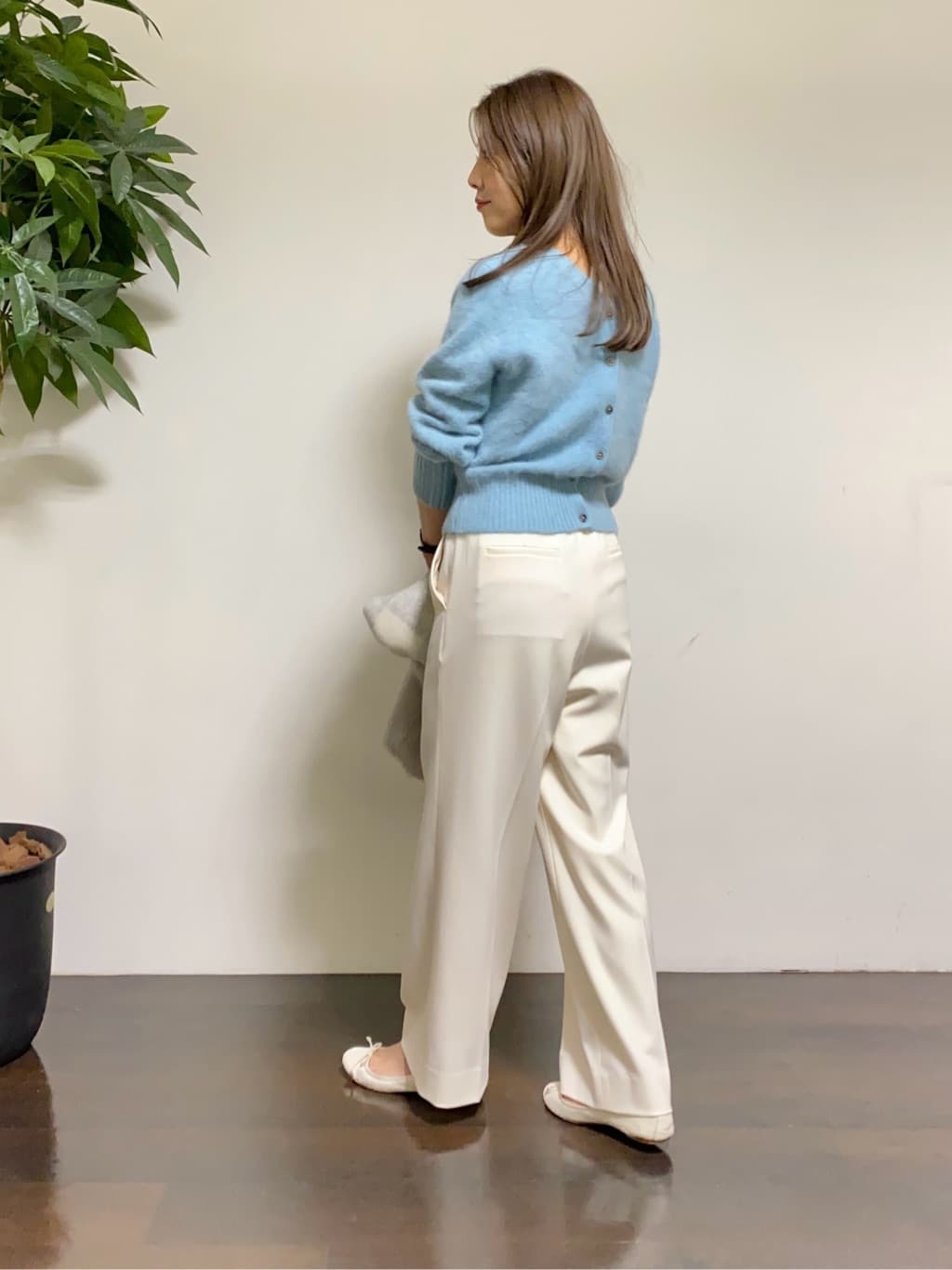 tomoさんの「UNTITLED｜【ふわふわニット/前後2WAY】フォックスカシミヤカーディガン」を使ったコーディネート